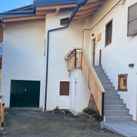 The Wooden House דירה