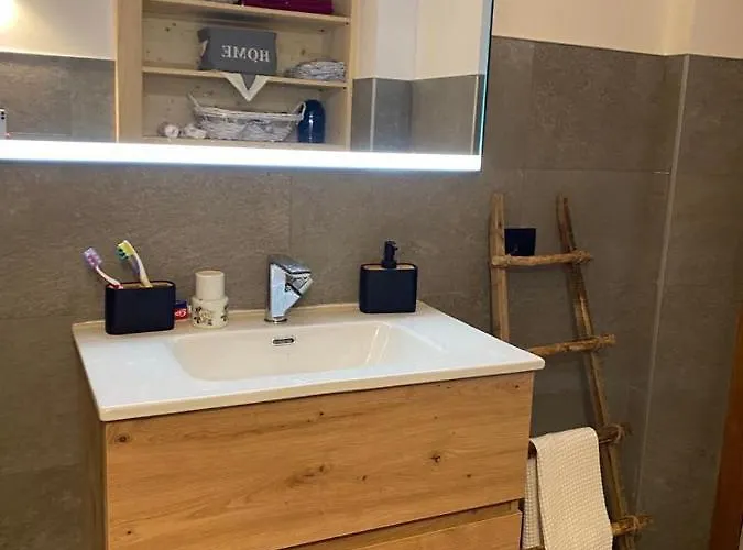 The Wooden House * ואלה די קאדורה